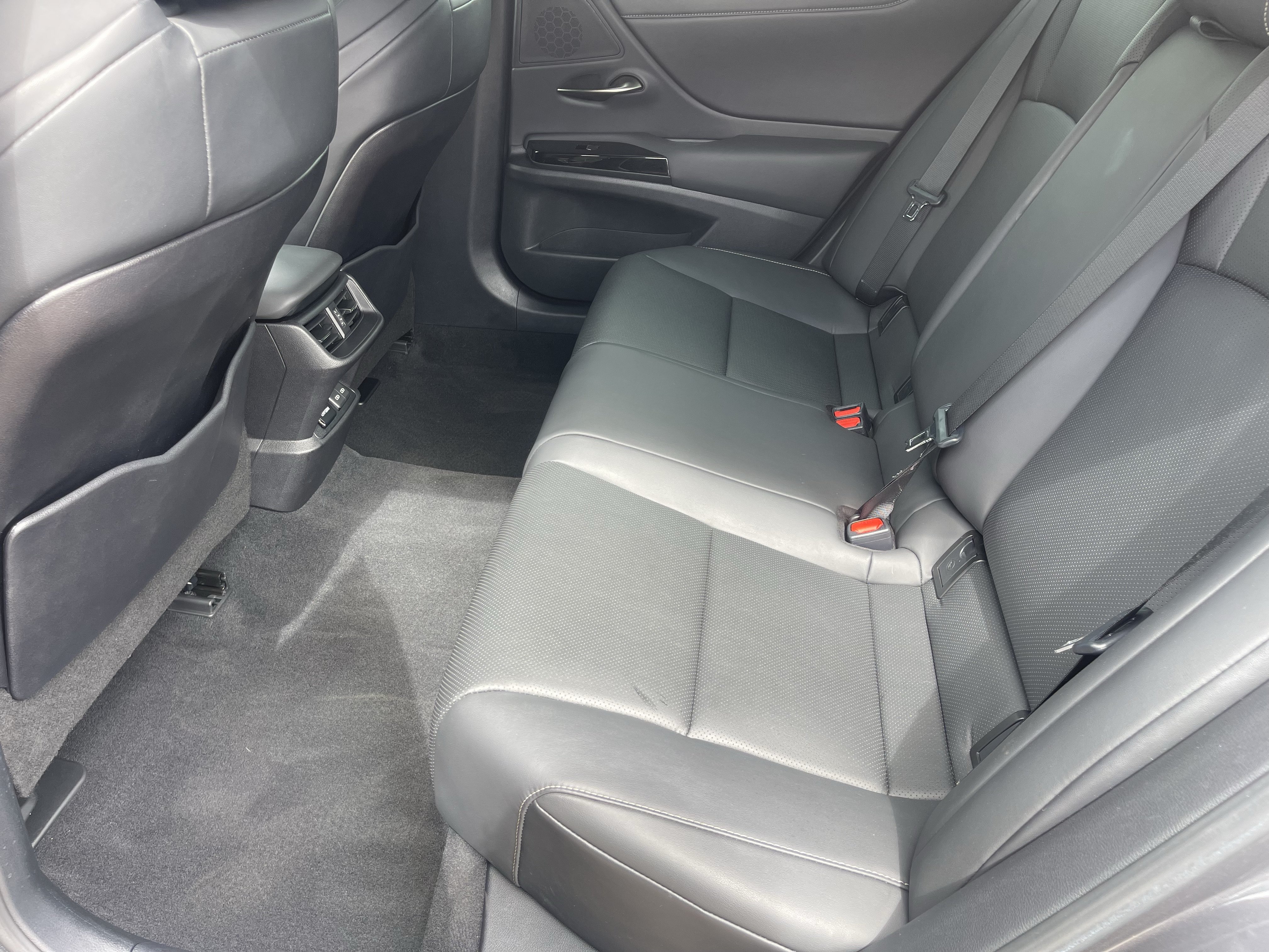 Used 2023 Lexus ES 350 F Sport w/ Accessory Package (Z2) FWD image 16