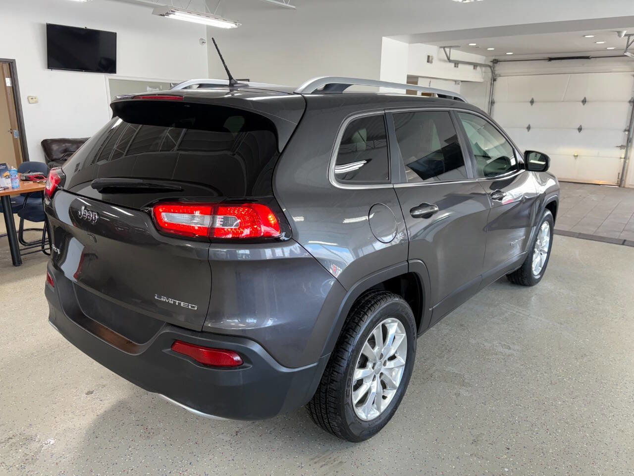 Used 2015 Jeep Cherokee Limited w/ Luxury Group image 7