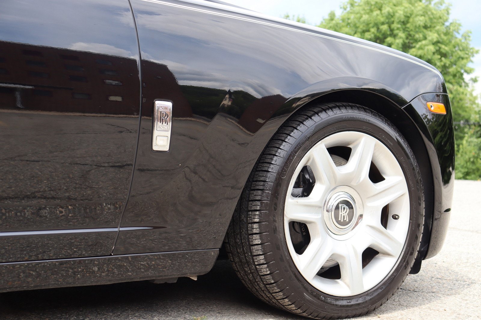 Used 2012 Rolls-Royce Ghost RWD image 12