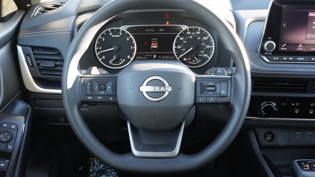 Used 2025 Nissan Rogue S image 26