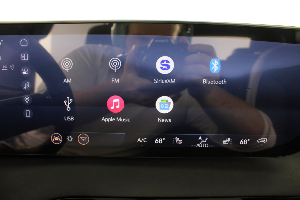 New 2027 Buick Enclave Sport Touring w/ Power Package FWD image 7