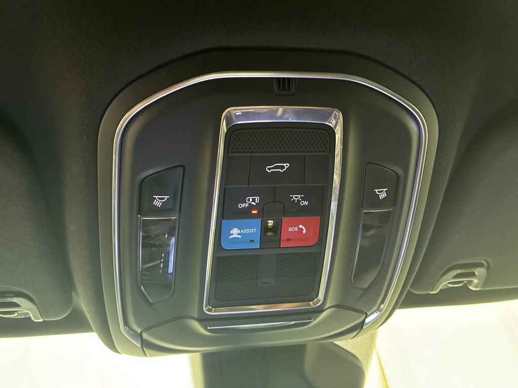 Used 2024 Jeep Wagoneer Series III AWD/4WD image 29