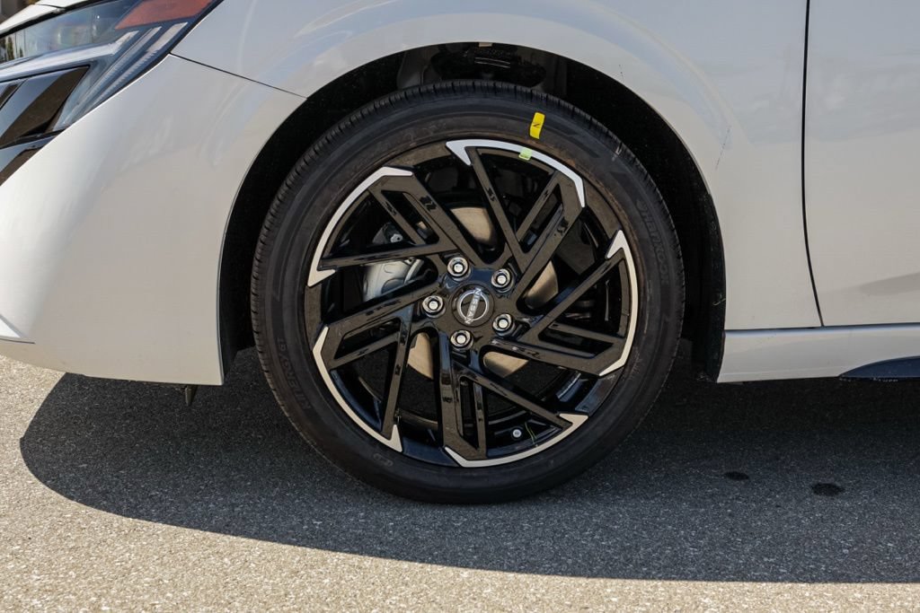 New 2027 Nissan Sentra SR FWD image 11