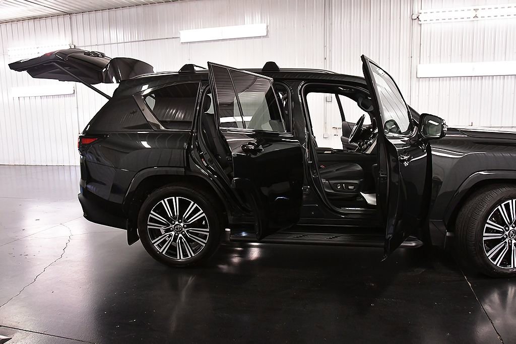 Used 2024 Lexus LX 600 4WD w/ Appearance Package image 32