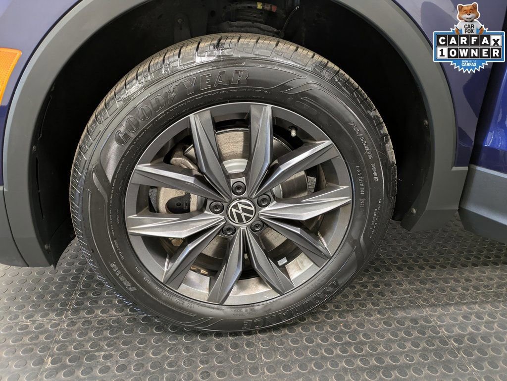 Used 2022 Volkswagen Tiguan SE w/ Panoramic Sunroof Package image 8