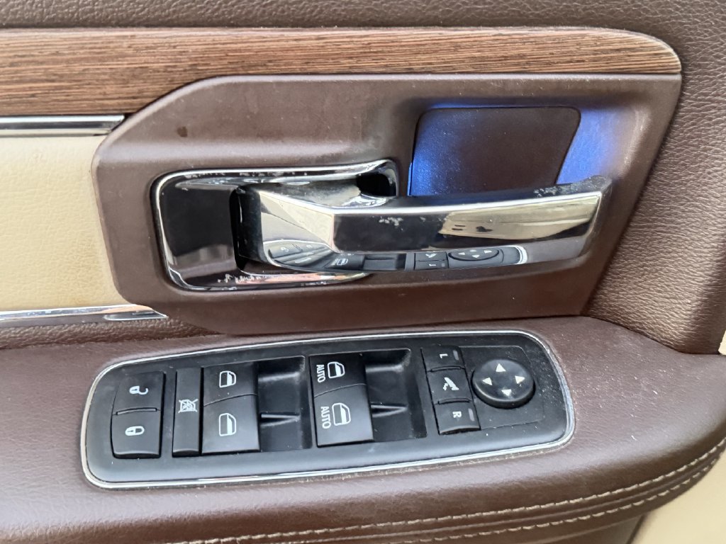 Used 2018 RAM 1500 Laramie RWD image 12