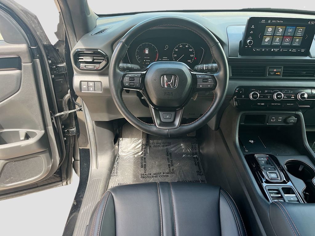 Used 2025 Honda Pilot TrailSport image 23