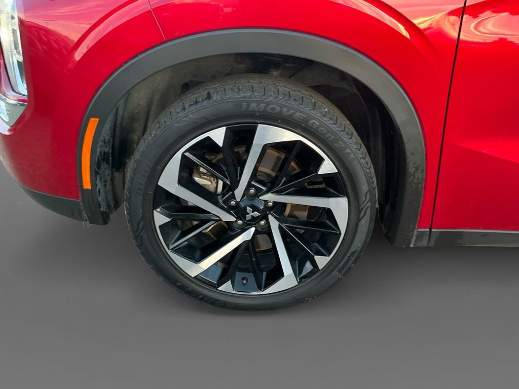 Used 2024 Mitsubishi Outlander SE Black Edition image 14