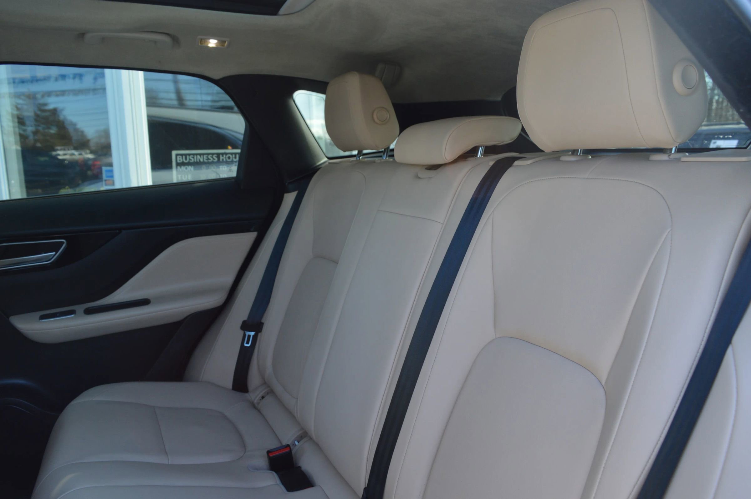 Used 2020 Jaguar F-PACE Premium image 16