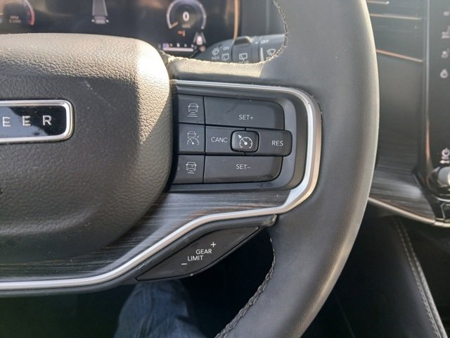 Used 2023 Jeep Wagoneer Series III w/ Premium Group I image 32