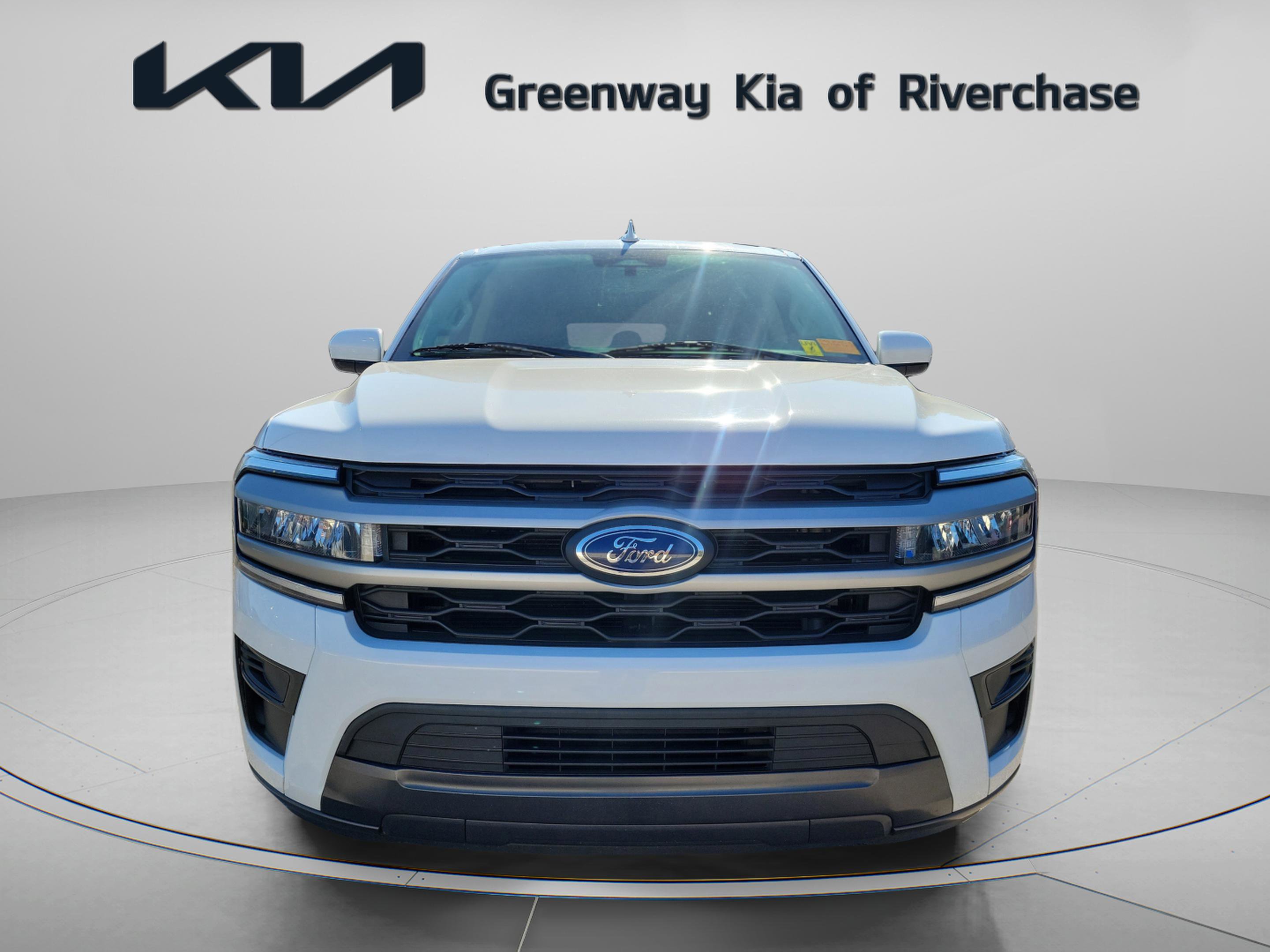 Used 2024 Ford Expedition Max XLT image 2