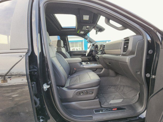 Used 2025 Chevrolet Silverado 2500 ZR2 w/ Technology Package image 15