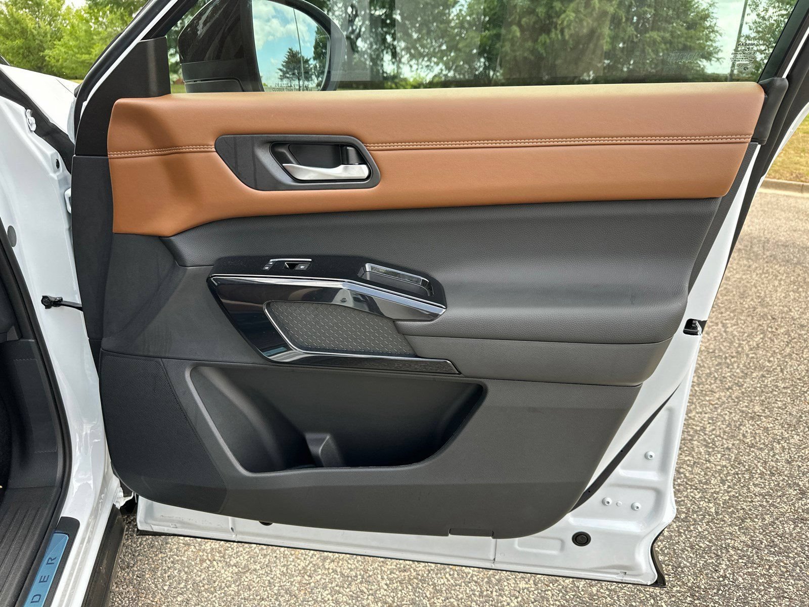 New 2026 Nissan Pathfinder Platinum FWD image 12