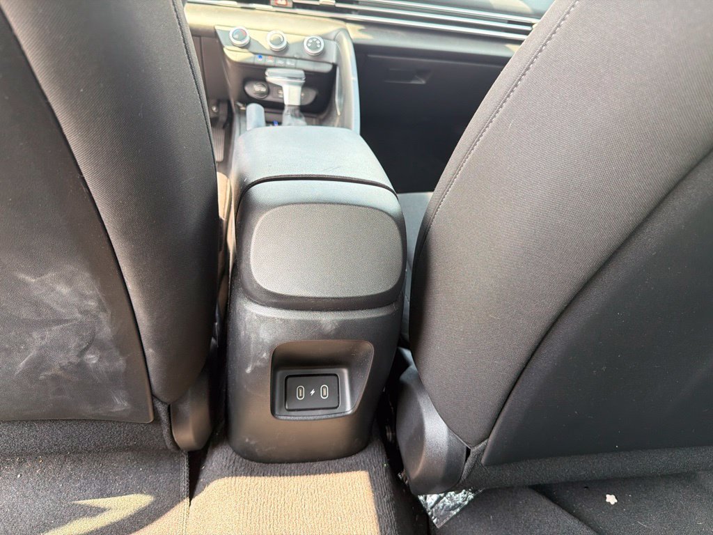 Certified 2025 Hyundai Elantra SE FWD image 16