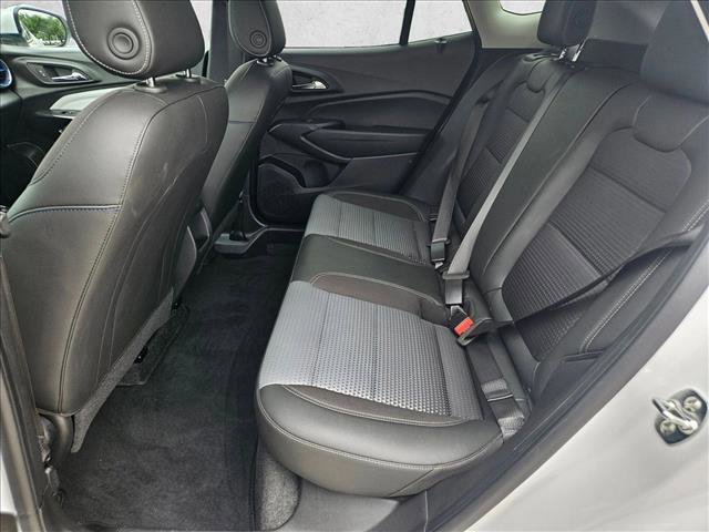 Used 2025 Chevrolet Trax LT w/ LT Convenience Package FWD image 18