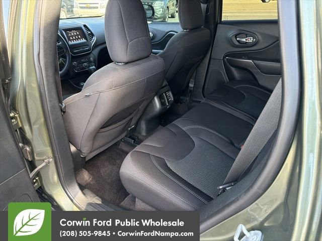 Used 2019 Jeep Cherokee Latitude w/ Popular Appearance Group AWD/4WD image 27