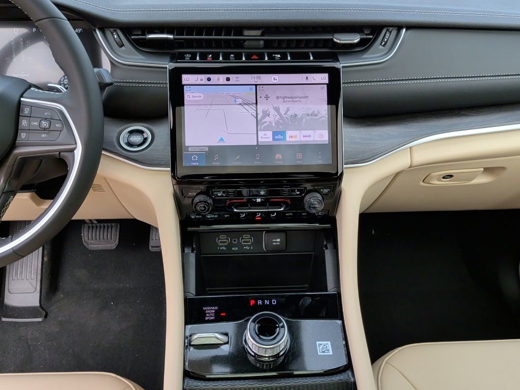 New 2025 Jeep Grand Cherokee Limited image 24