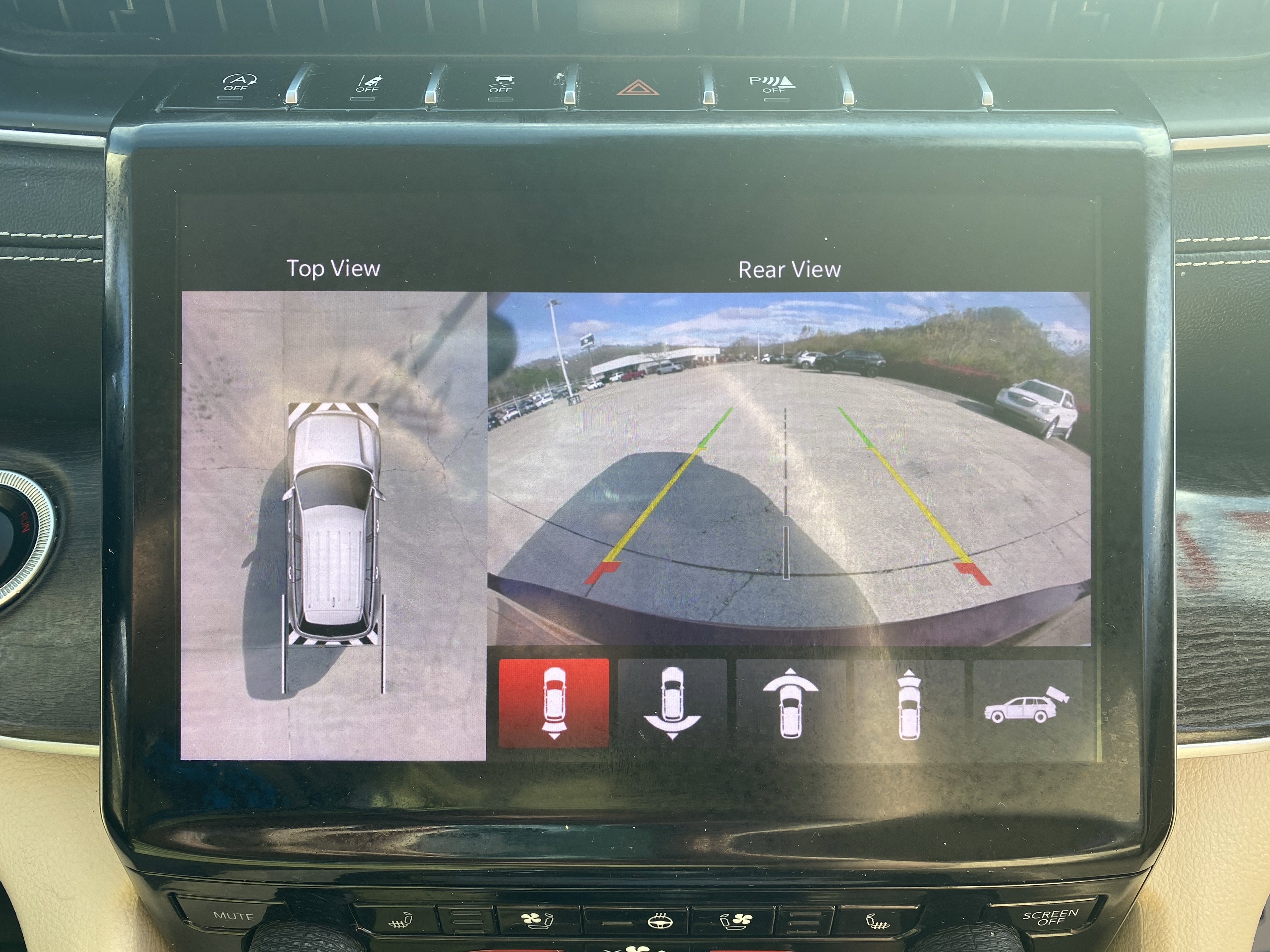 Used 2021 Jeep Grand Cherokee L Limited w/ Luxury Tech Group II image 21