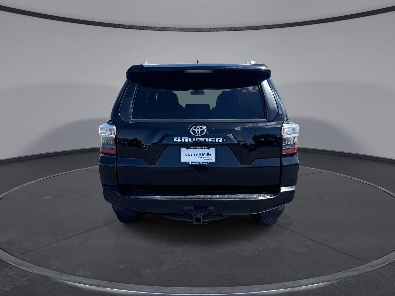 Used 2018 Toyota 4Runner SR5 AWD/4WD image 12