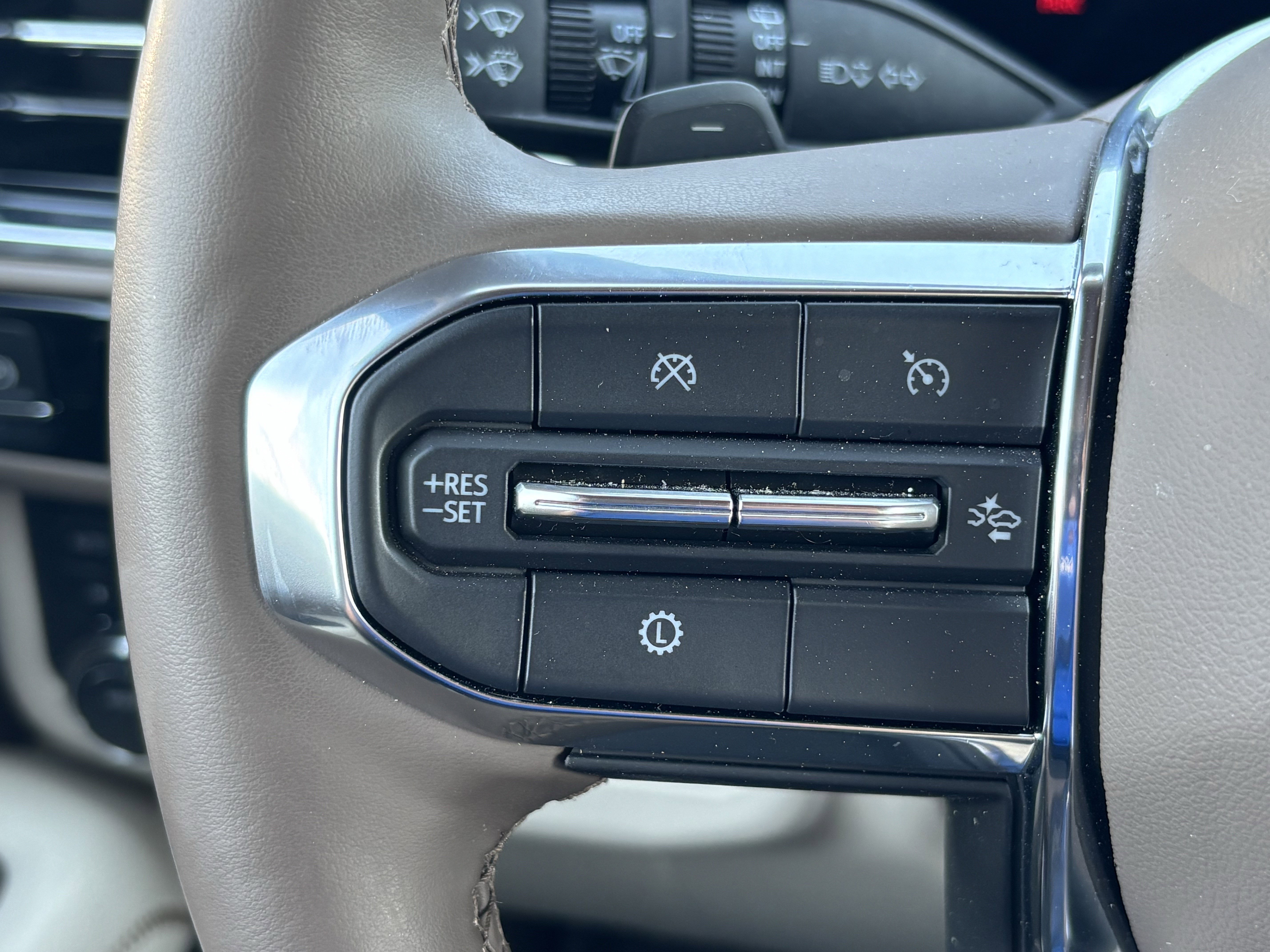 Used 2025 GMC Yukon Denali w/ LPO, Floor Liner Package image 19