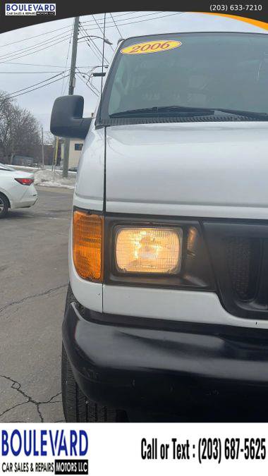 Used 2006 Ford E-350 and Econoline 350 Super Duty image 8