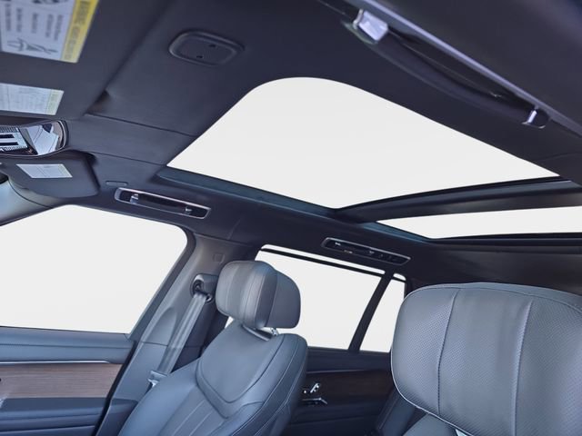 New 2026 Land Rover Range Rover Long Wheelbase Autobiography image 17