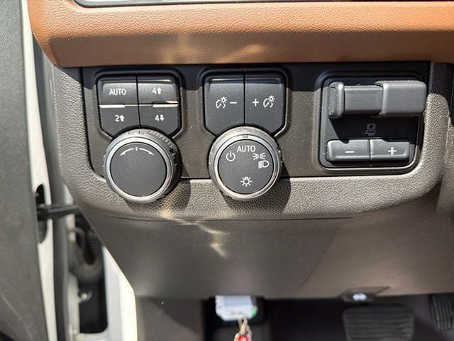 Used 2021 Chevrolet Suburban High Country w/ Premium Package AWD/4WD image 23