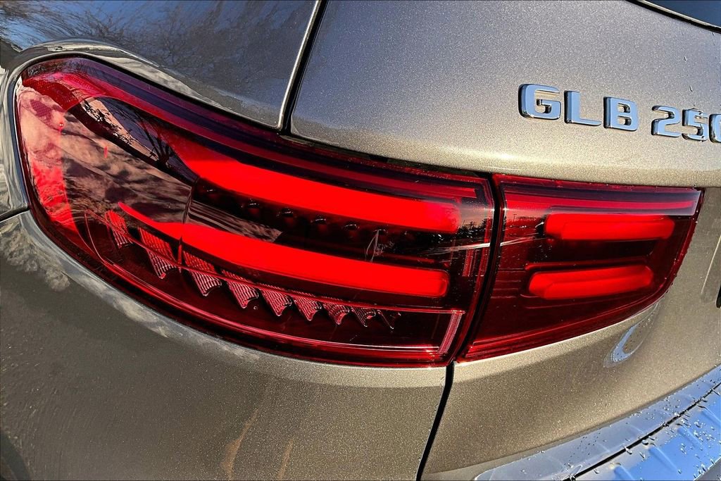 Used 2026 Mercedes-Benz GLB 250 4MATIC image 32