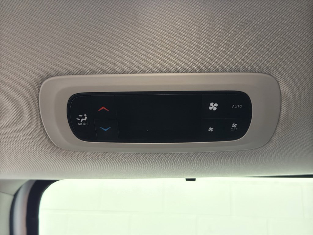 Used 2024 Chrysler Pacifica Touring-L image 13