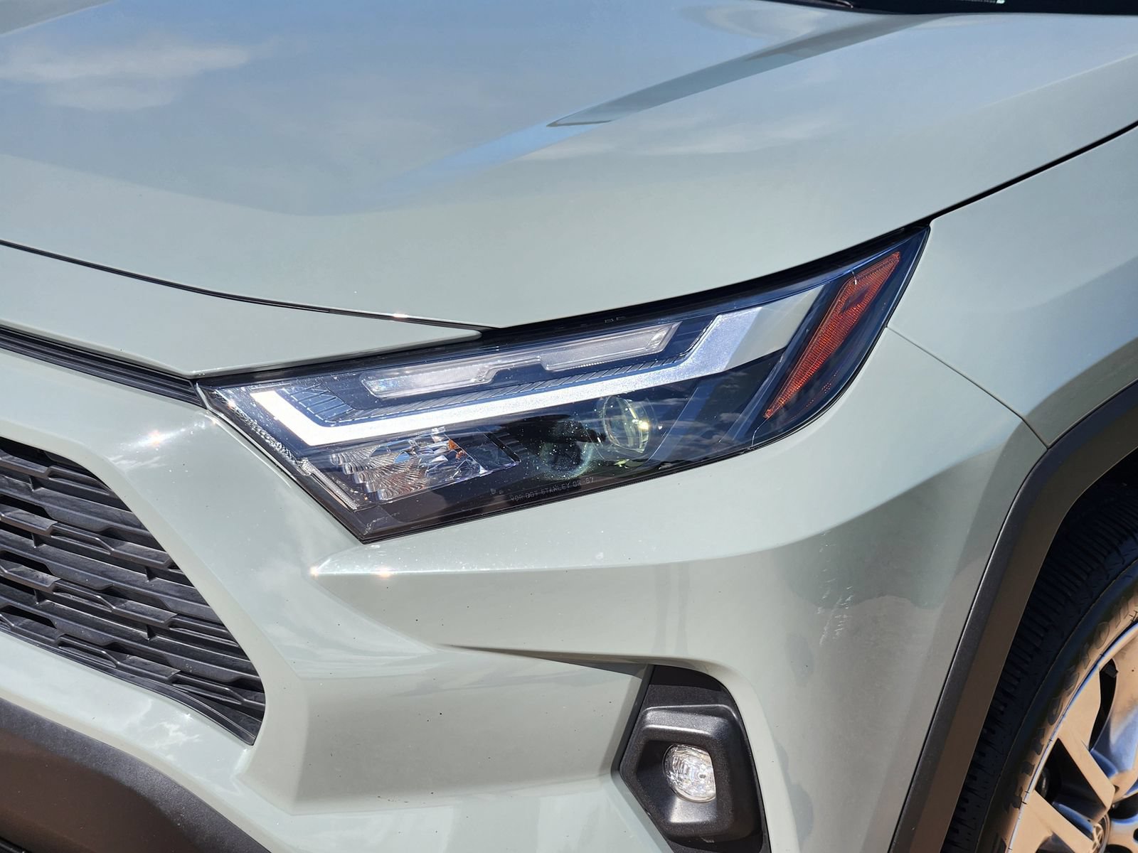 Used 2023 Toyota RAV4 XLE Premium FWD image 9
