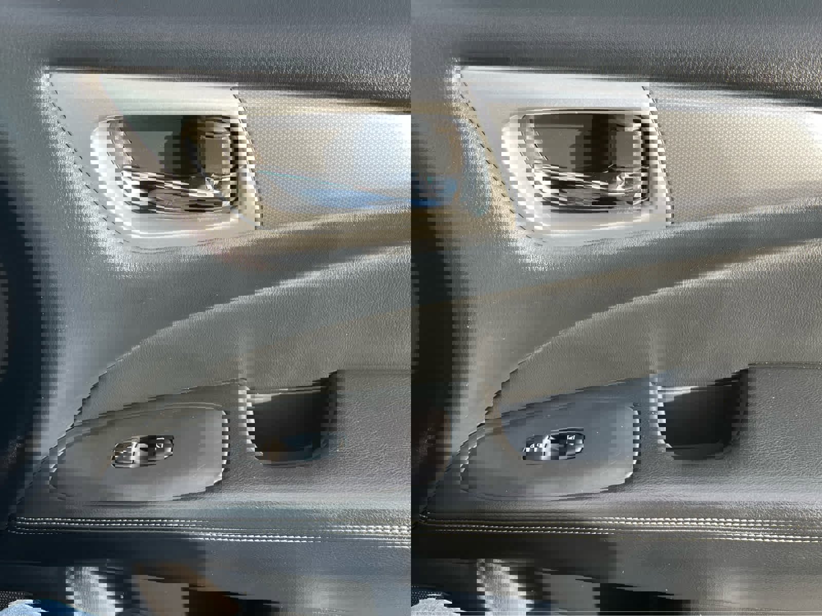 Used 2019 Nissan Pathfinder SL image 19