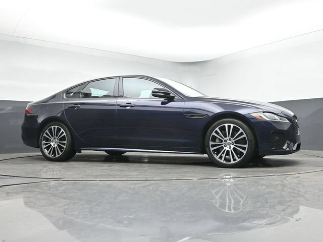 Used 2024 Jaguar XF R-Dynamic SE AWD/4WD image 32