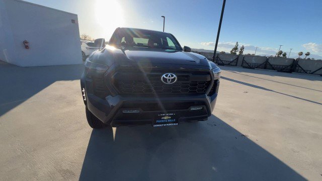 Used 2025 Toyota Tacoma TRD Off-Road image 3