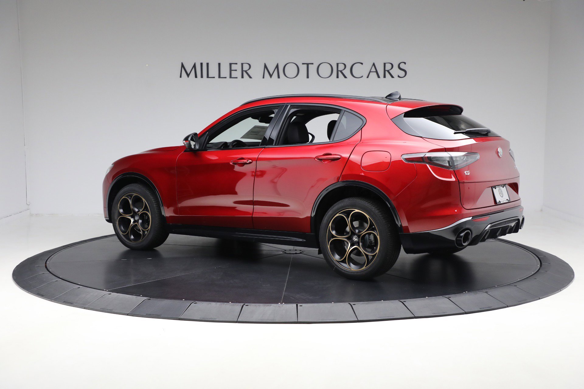 New 2025 Alfa Romeo Stelvio Sprint image 3