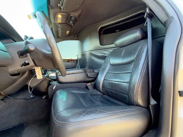 Used 2002 Lincoln Town Car Executive RWD image 15