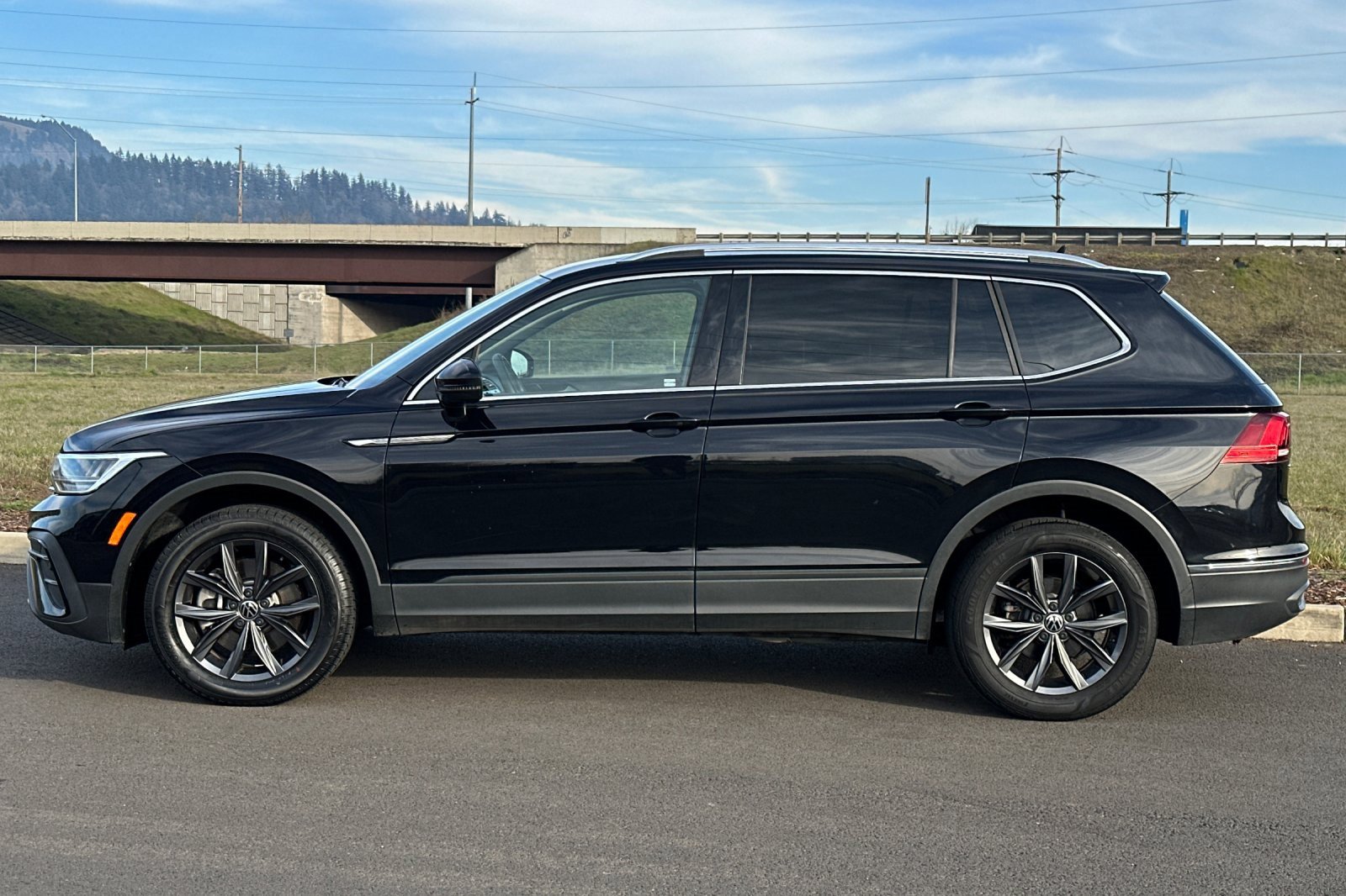 Used 2022 Volkswagen Tiguan SE image 6