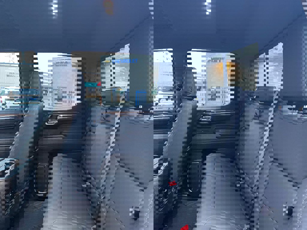 Used 2025 Chevrolet Silverado 1500 LT Trail Boss w/ Convenience Package II image 17