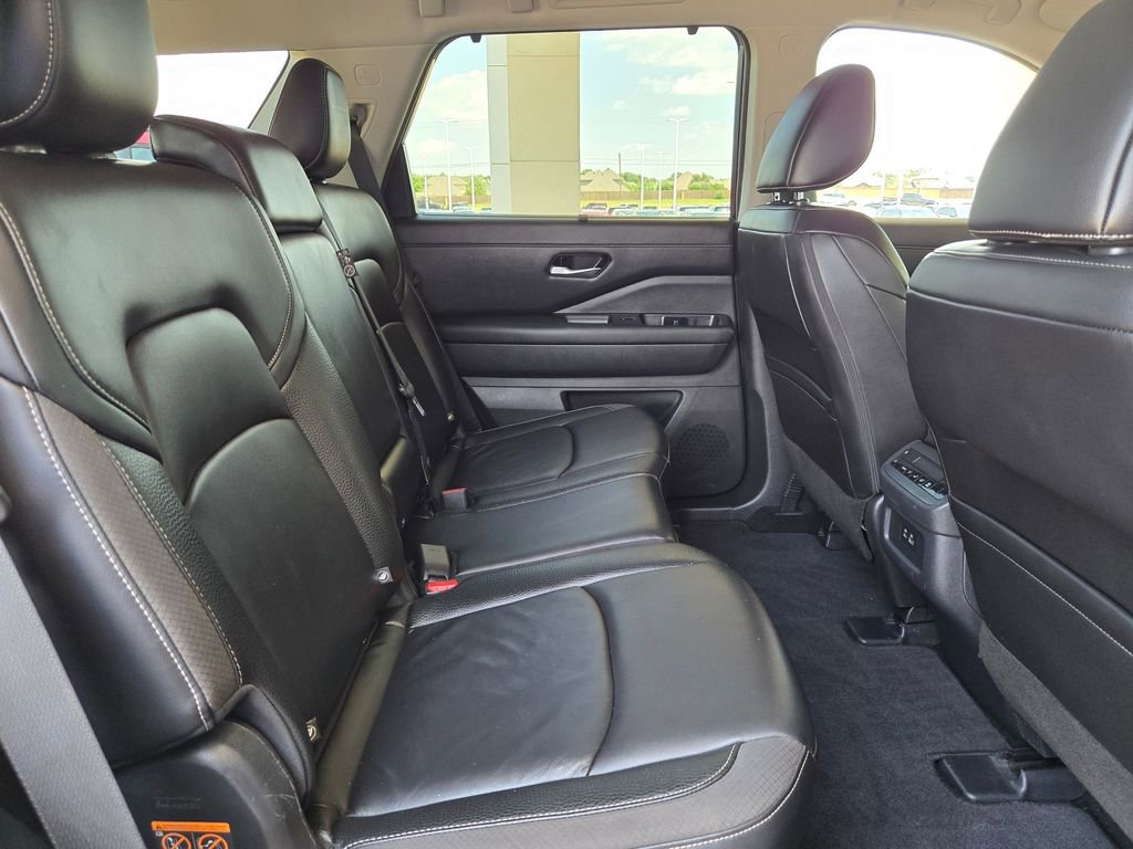 Used 2025 Nissan Pathfinder SL FWD image 26