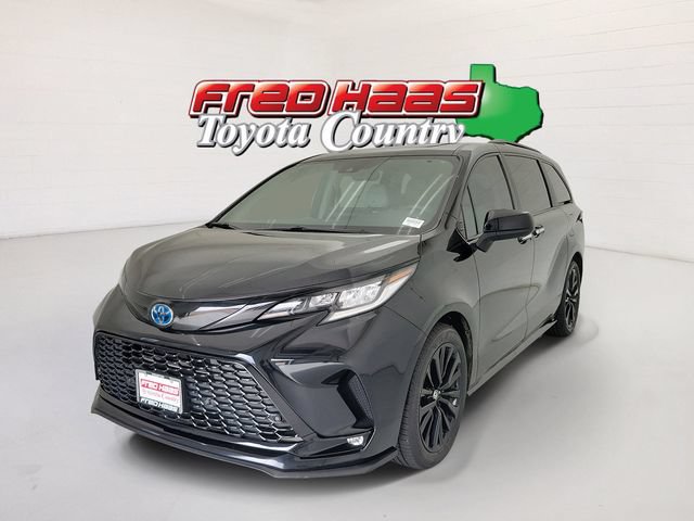 Used 2025 Toyota Sienna XSE