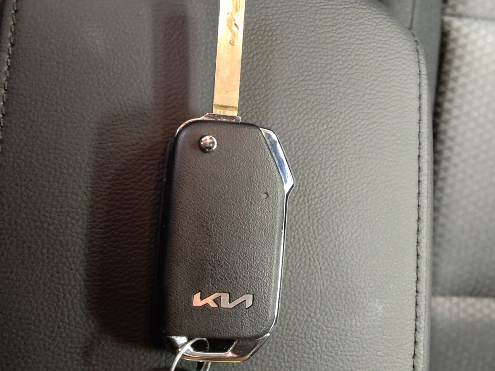 Used 2025 Kia Soul LX image 32