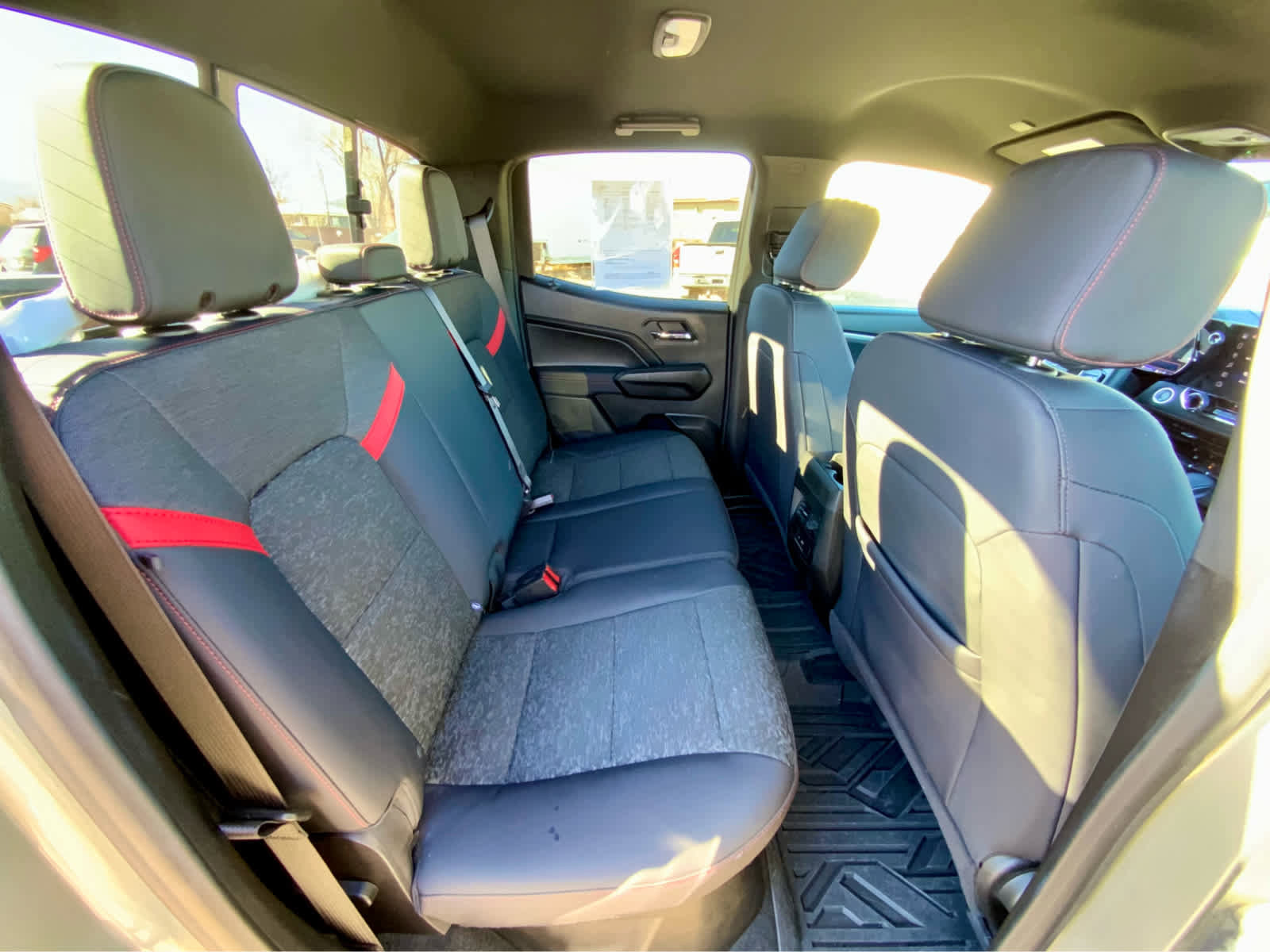 Used 2024 Chevrolet Colorado Z71 w/ Z71 Convenience Package 2 image 30