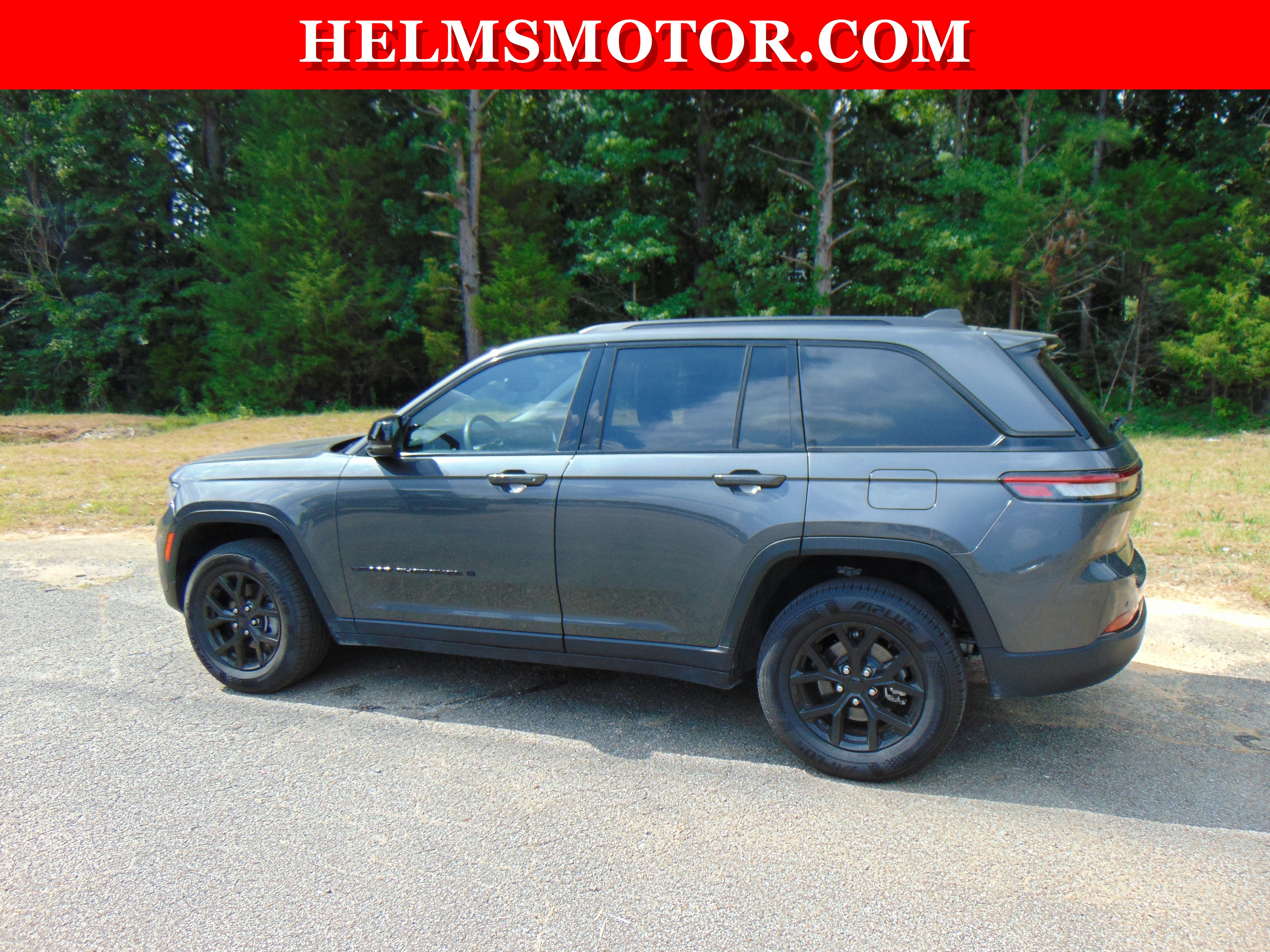 Used 2024 Jeep Grand Cherokee Altitude RWD image 5