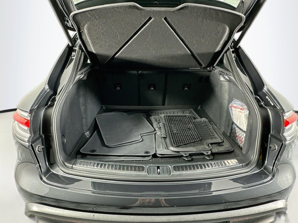 Certified 2026 Porsche Macan AWD/4WD image 27
