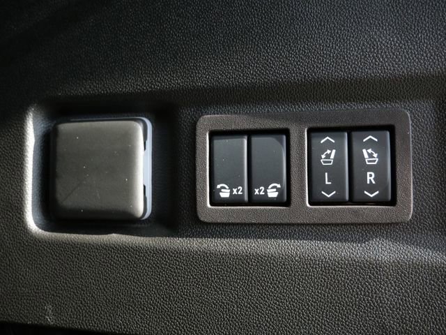 Used 2024 Chevrolet Tahoe Z71 w/ Off-Road Capability Package image 32