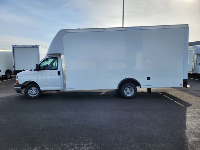 New 2025 Chevrolet Express 4500 w/ Power Convenience Package image 4