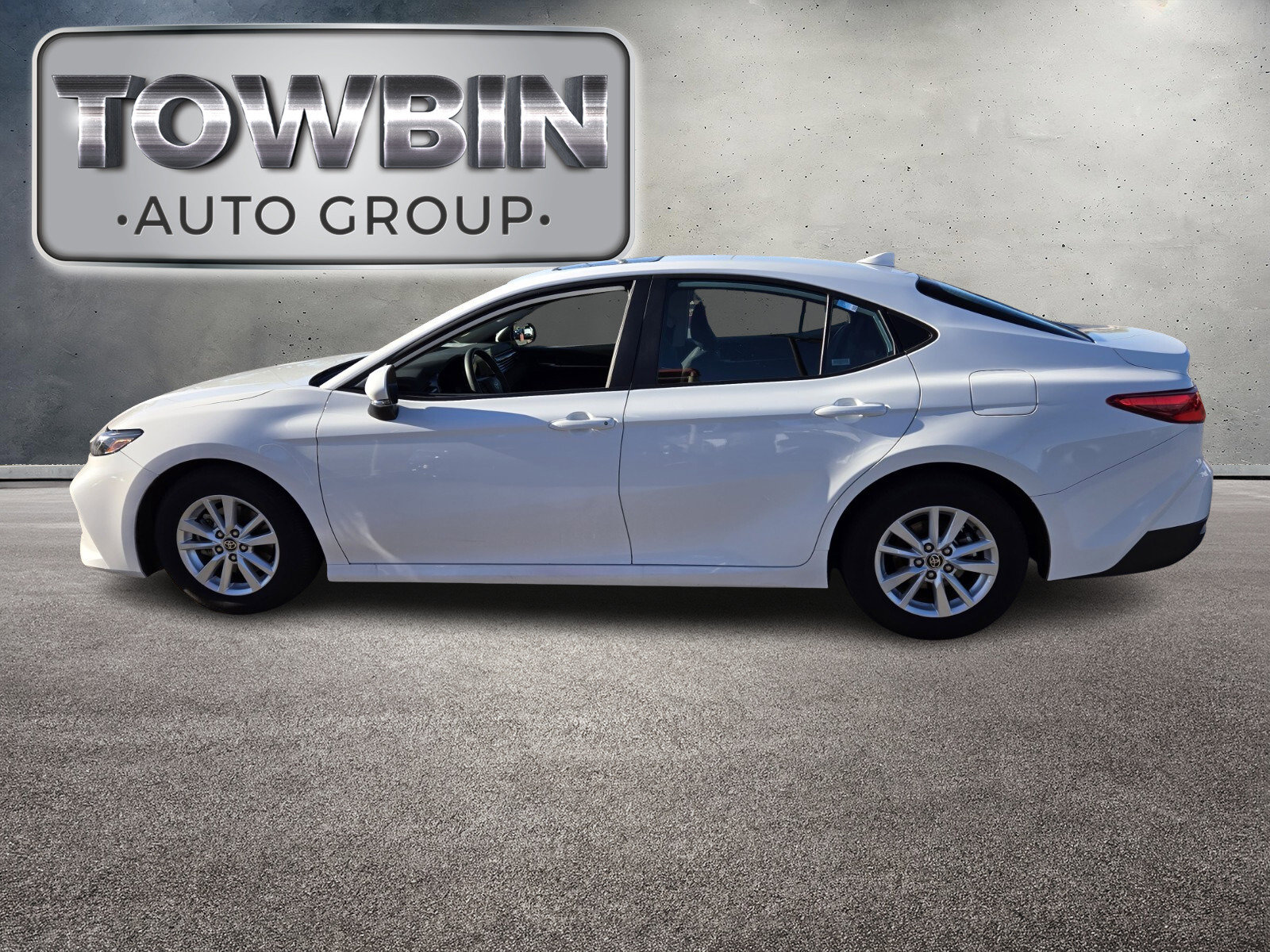 Used 2025 Toyota Camry SE image 8