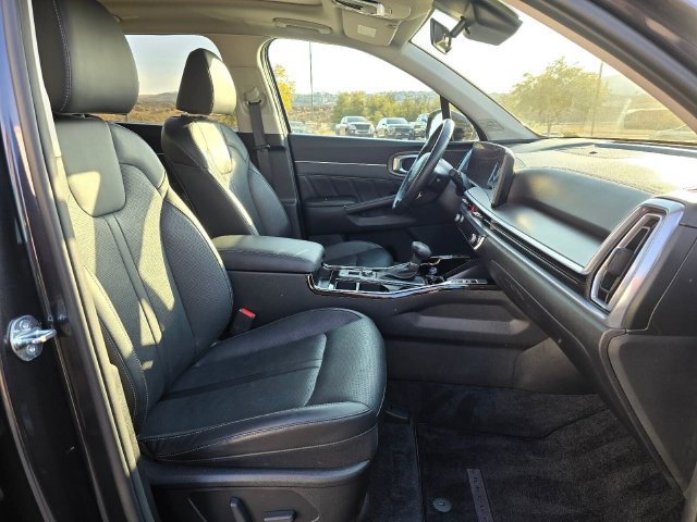 Used 2025 Kia Sorento SX AWD/4WD image 9