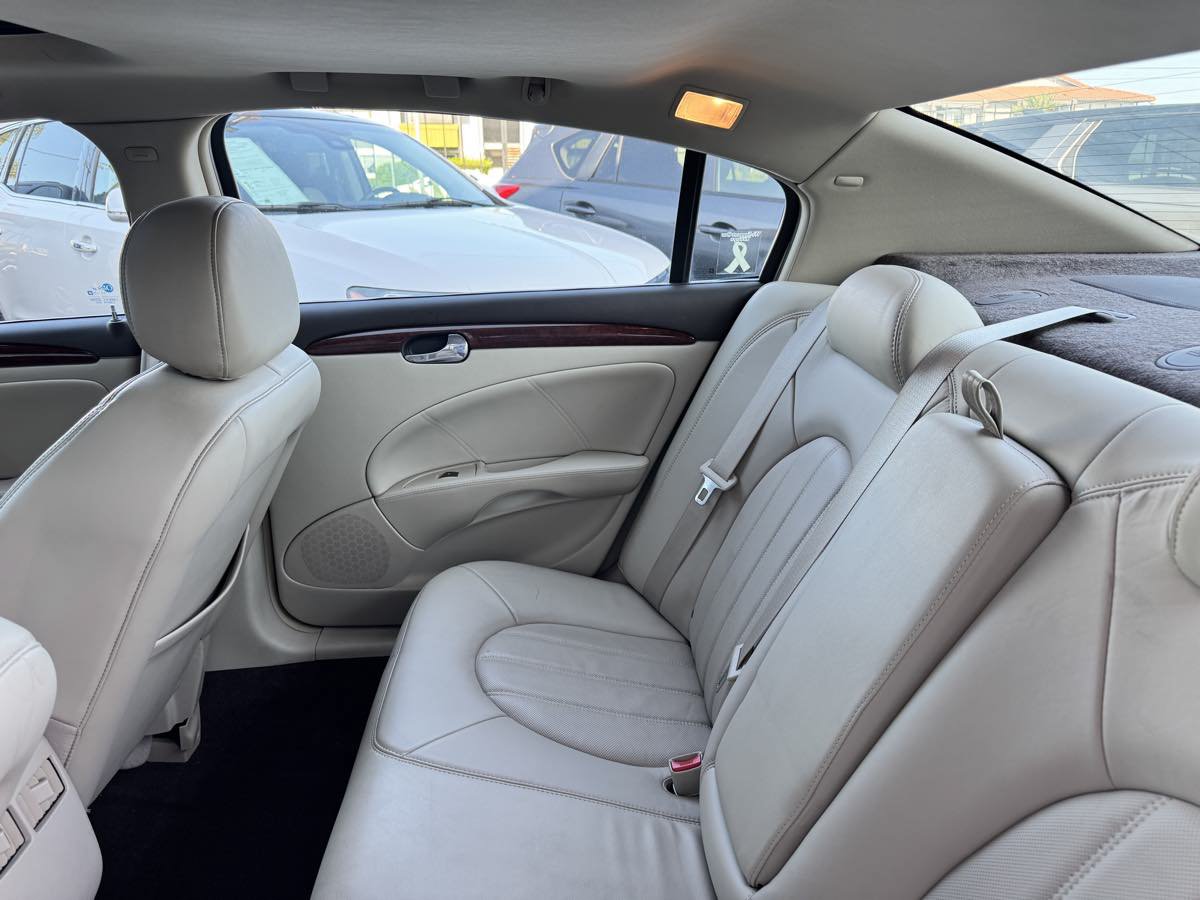 Used 2008 Buick Lucerne CXS FWD image 26