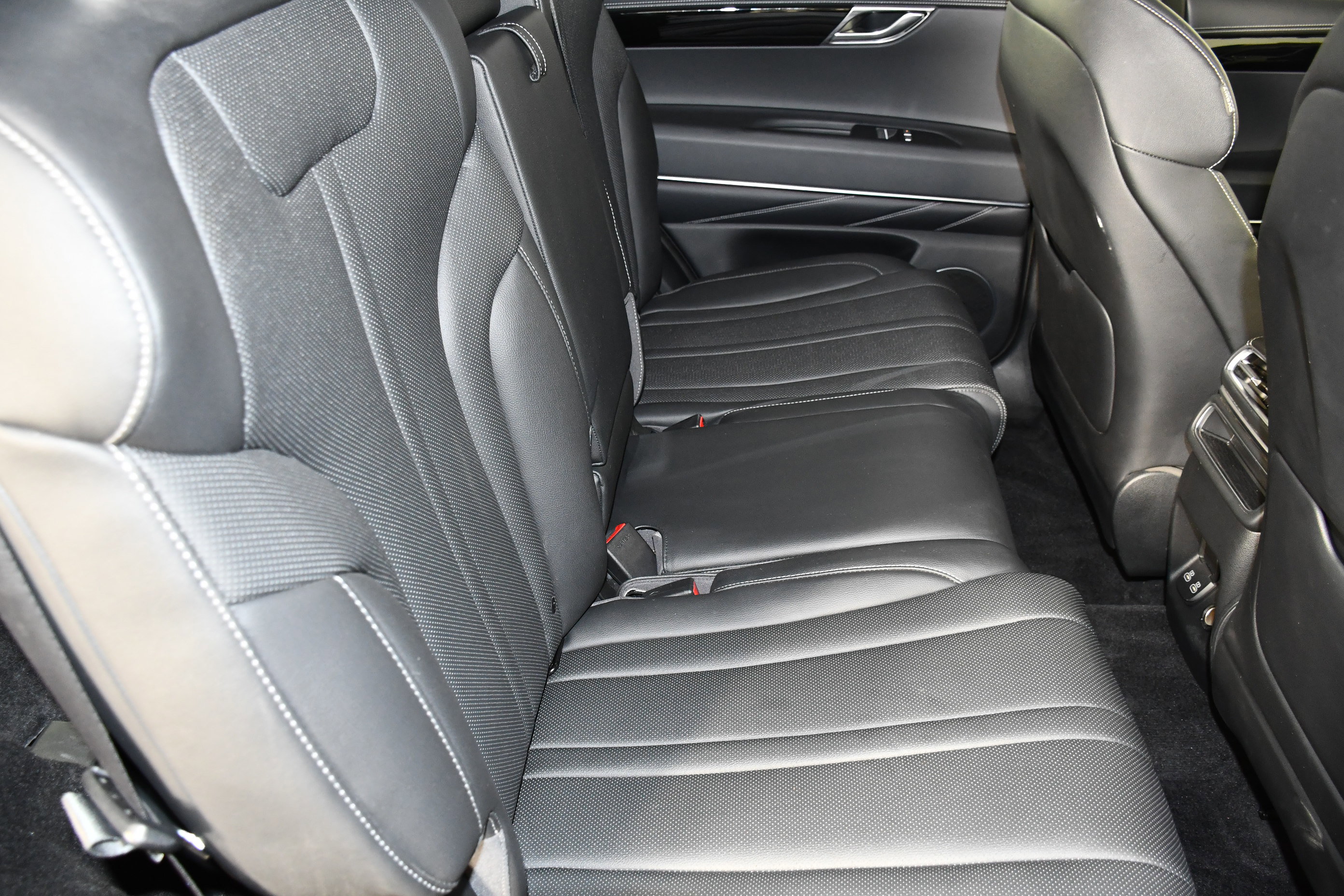 Used 2025 Genesis GV80 2.5T Standard AWD/4WD image 45