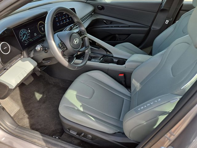 Used 2025 Hyundai Elantra Limited FWD image 14